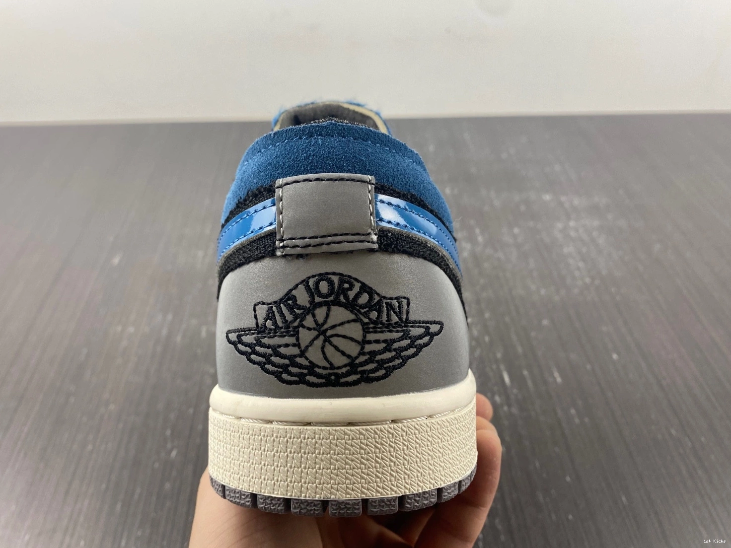 DR8867-400 Jordan Air Navy 1 Low Craft 0412